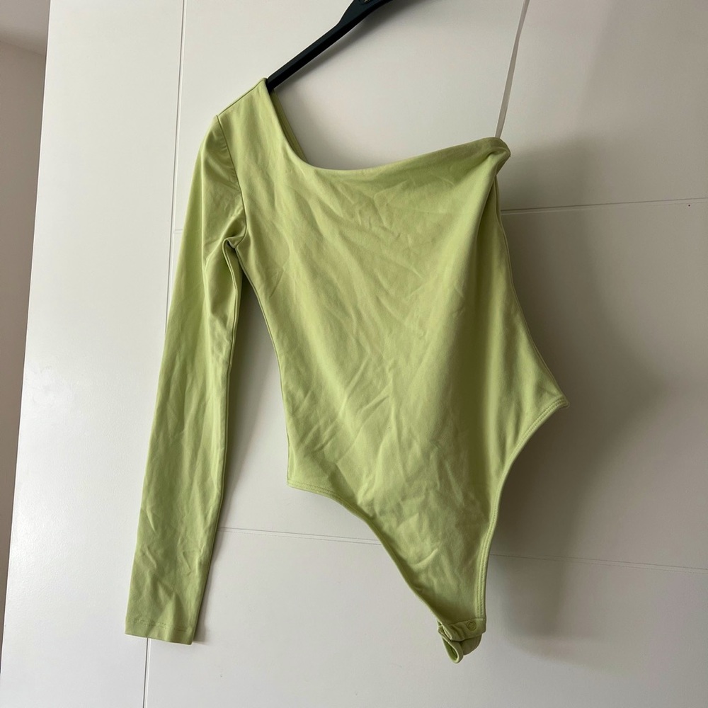 Aritzia Babaton One Shoulder Bodysuit
